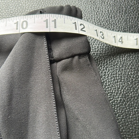 Lululemon Noir Short 5.5 inch Black High Waist Tie Flowy Travel Wrinkle Free 6 - Picture 12 of 13